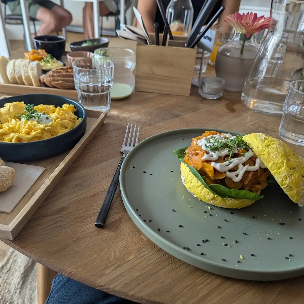Karottenlachs-sandwich
