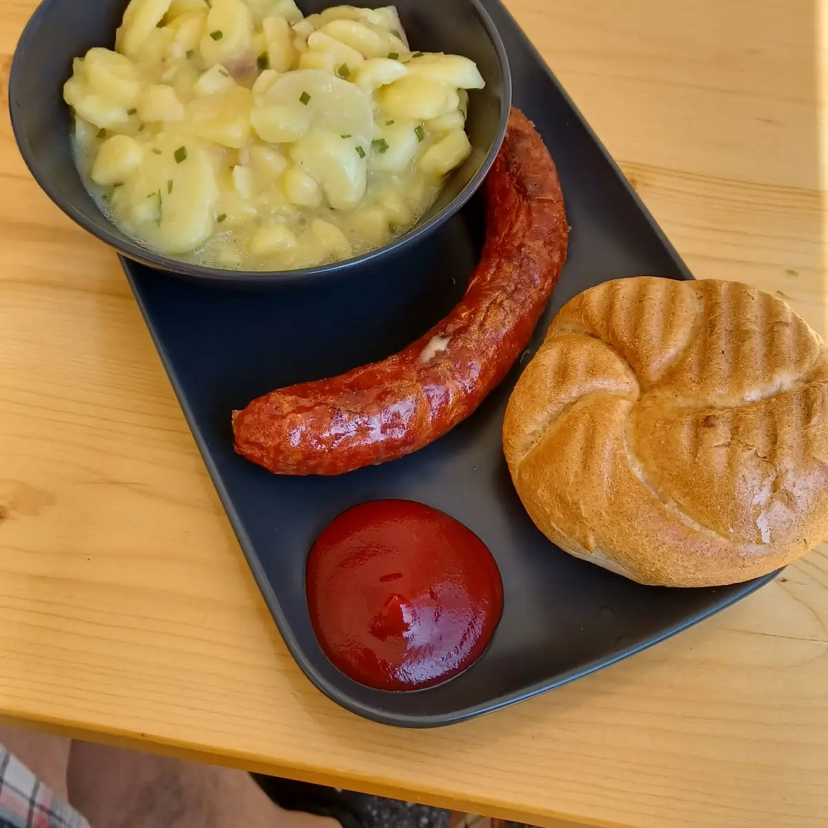 Käsekrainer Mit erdäpf2lsalat