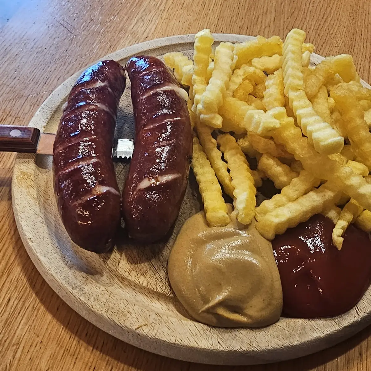 Käskrainer Mit Pommes Frites
