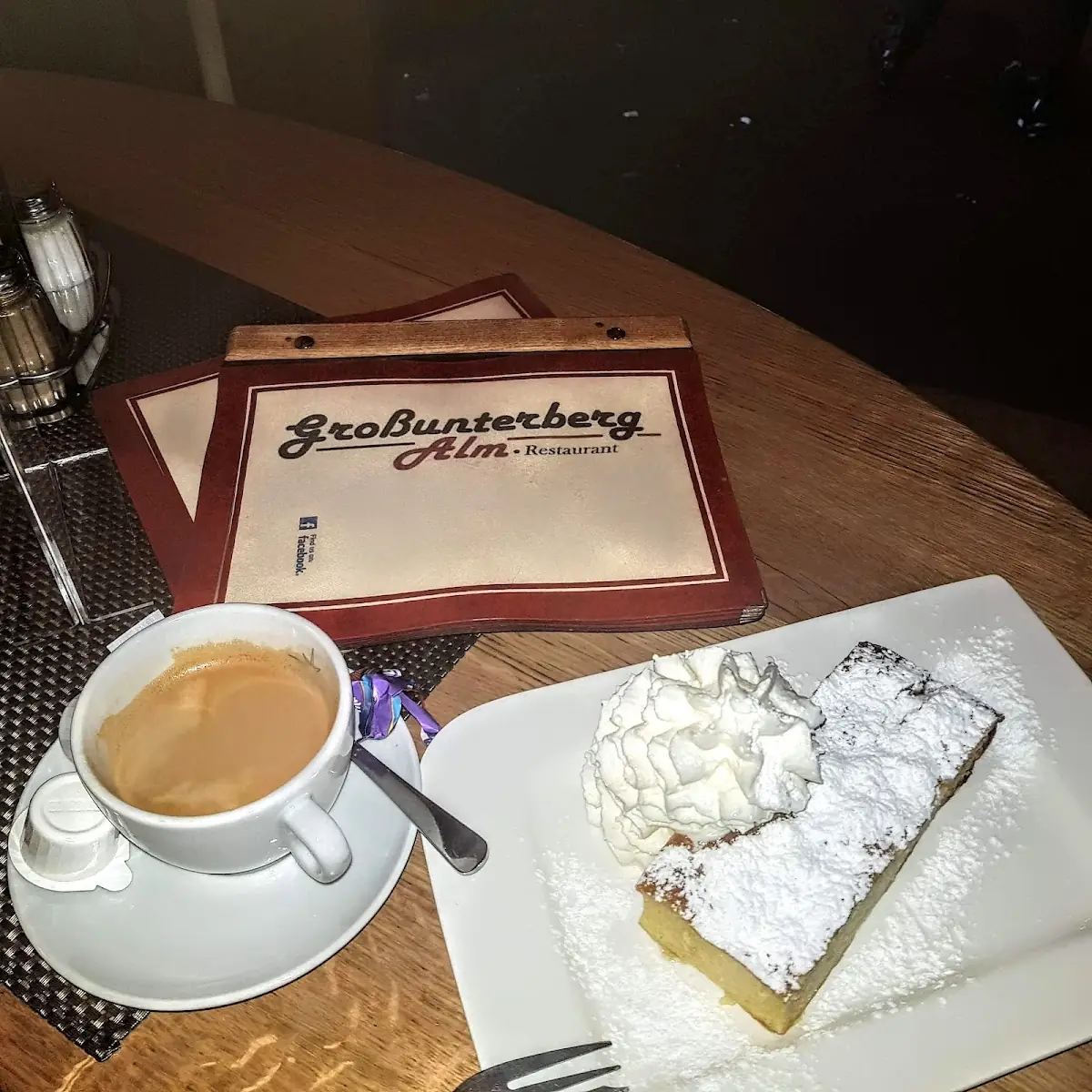 Topfenschnitte Mit Schlag Und Espresso