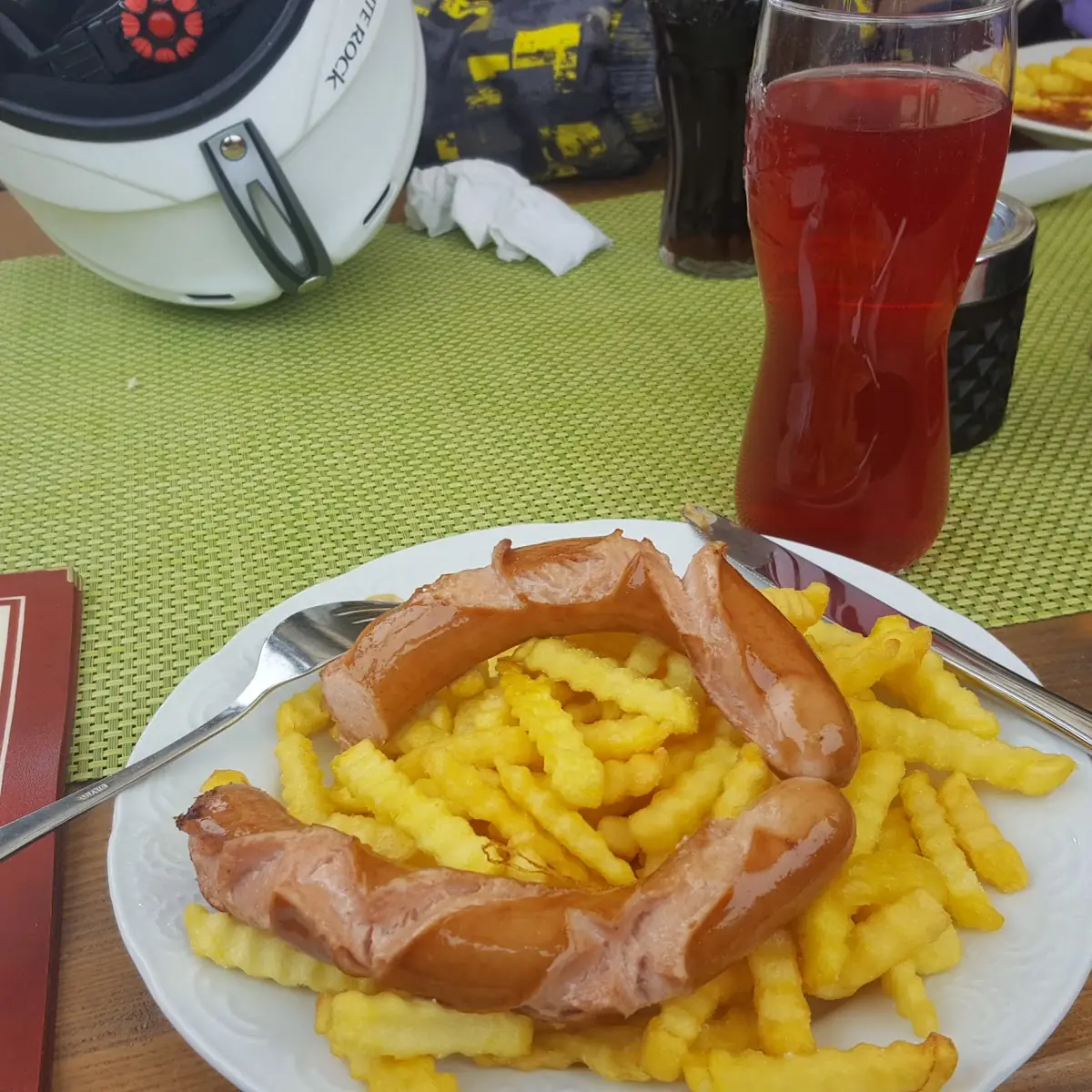 Wurstel Mit Pommes Frites