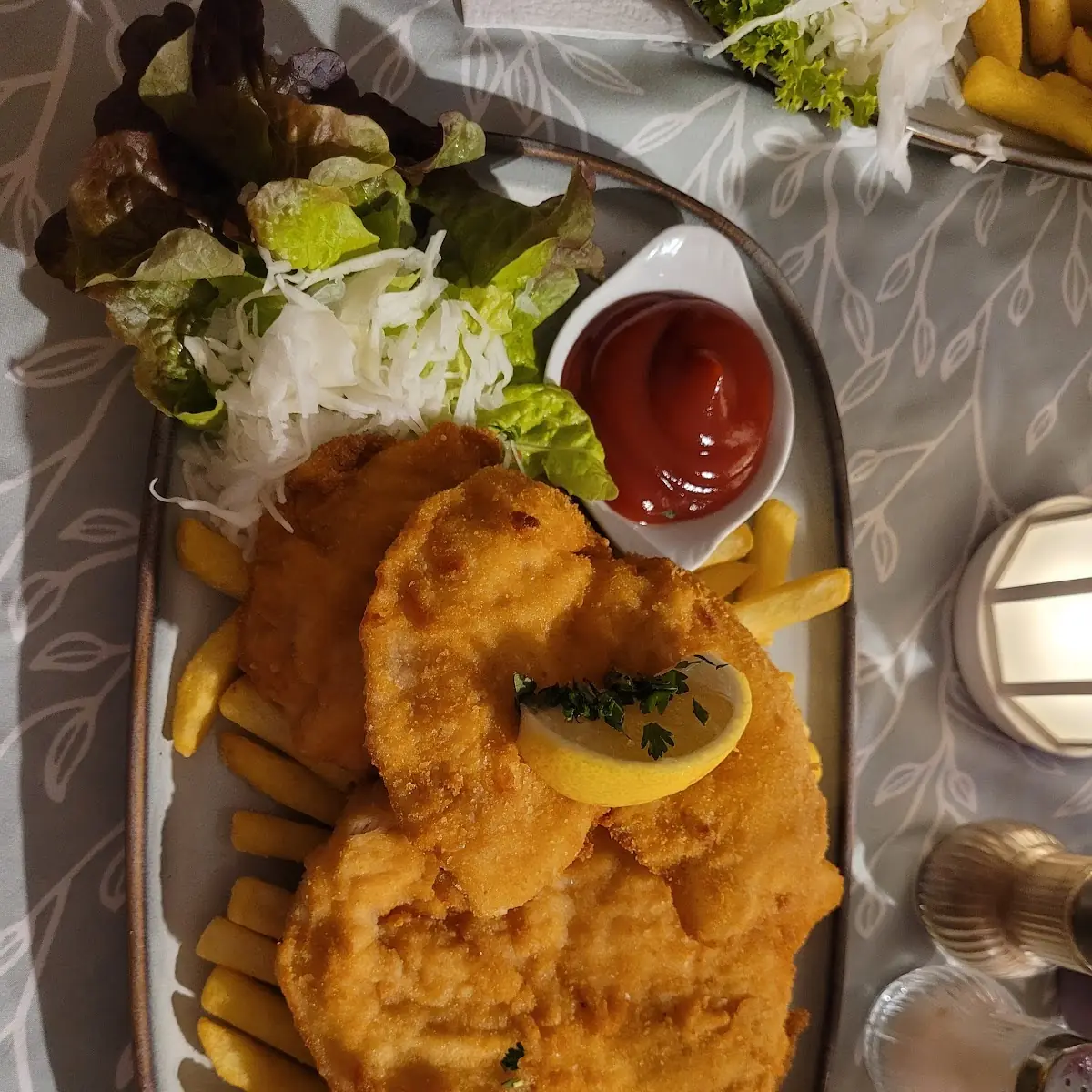 Putenschnitzel Mit Pommes