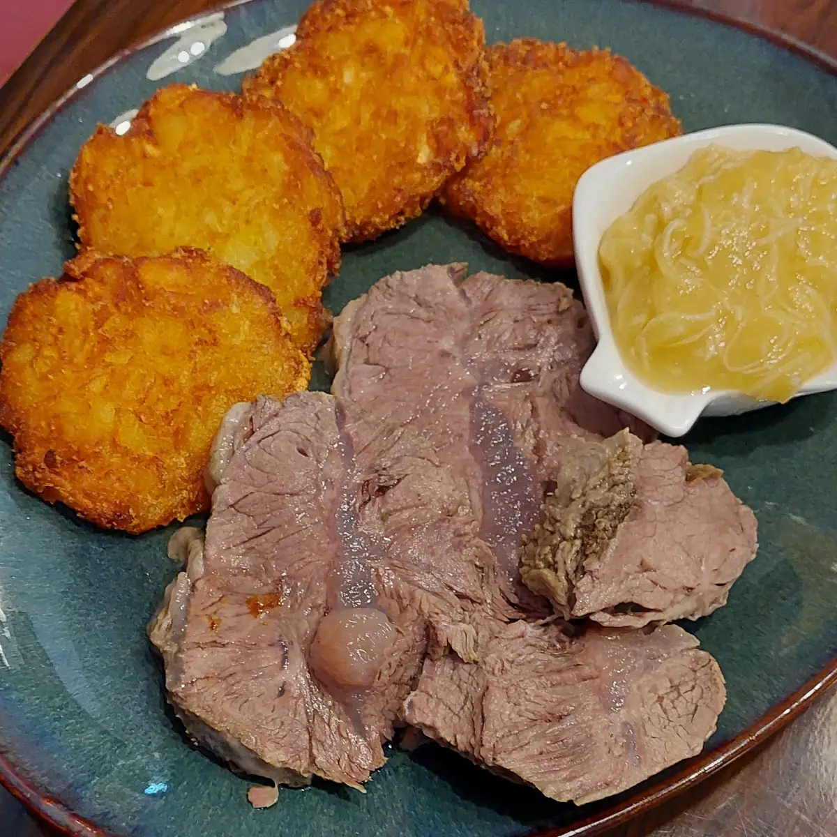 Schulterscherzell Mít Kartoffellpuffer