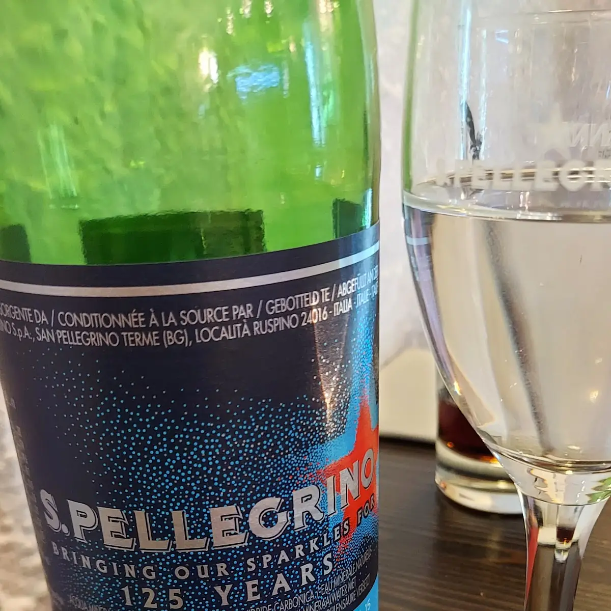 San Pellegrino Mineralwasser Prickelnd