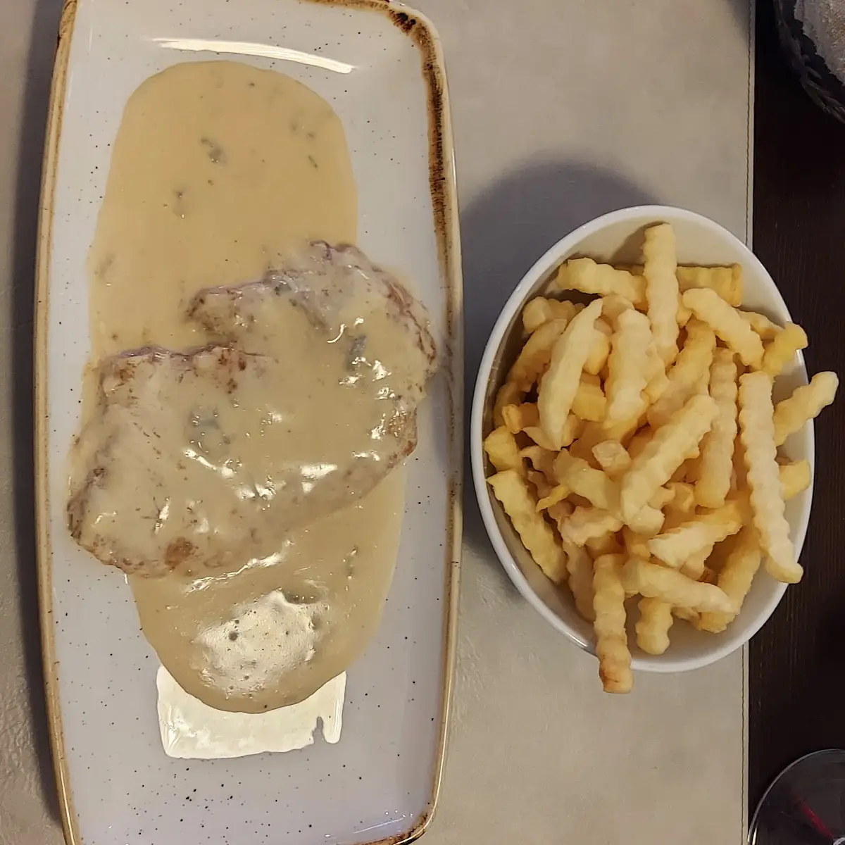 Scaloppine Al Gorgonzola Con Patatte Fritte