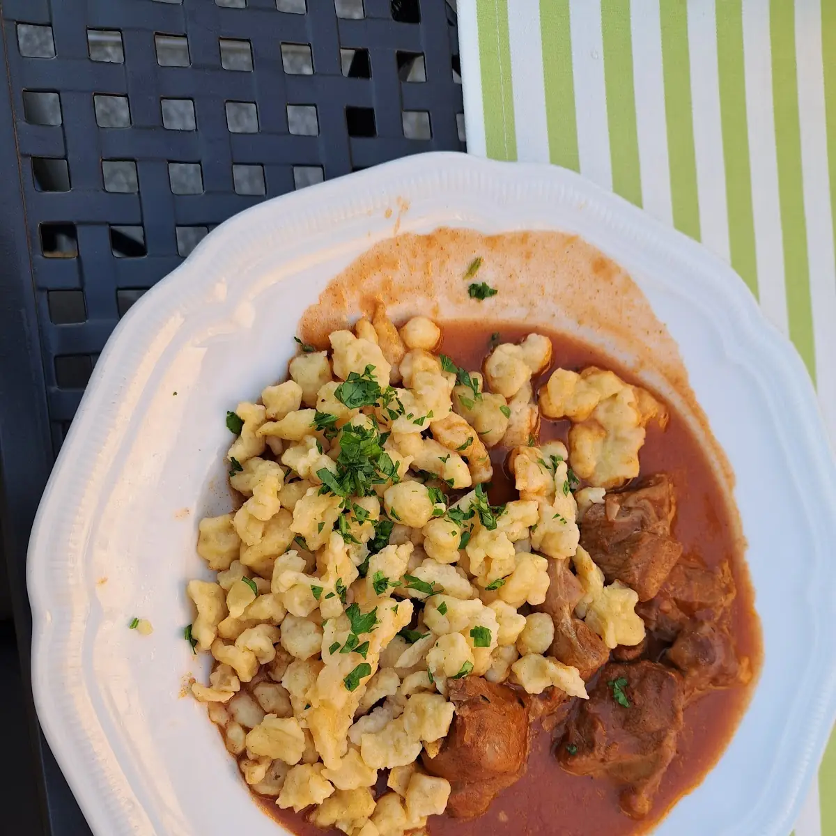 Kalbsrahmgulasch Mit Nockerl