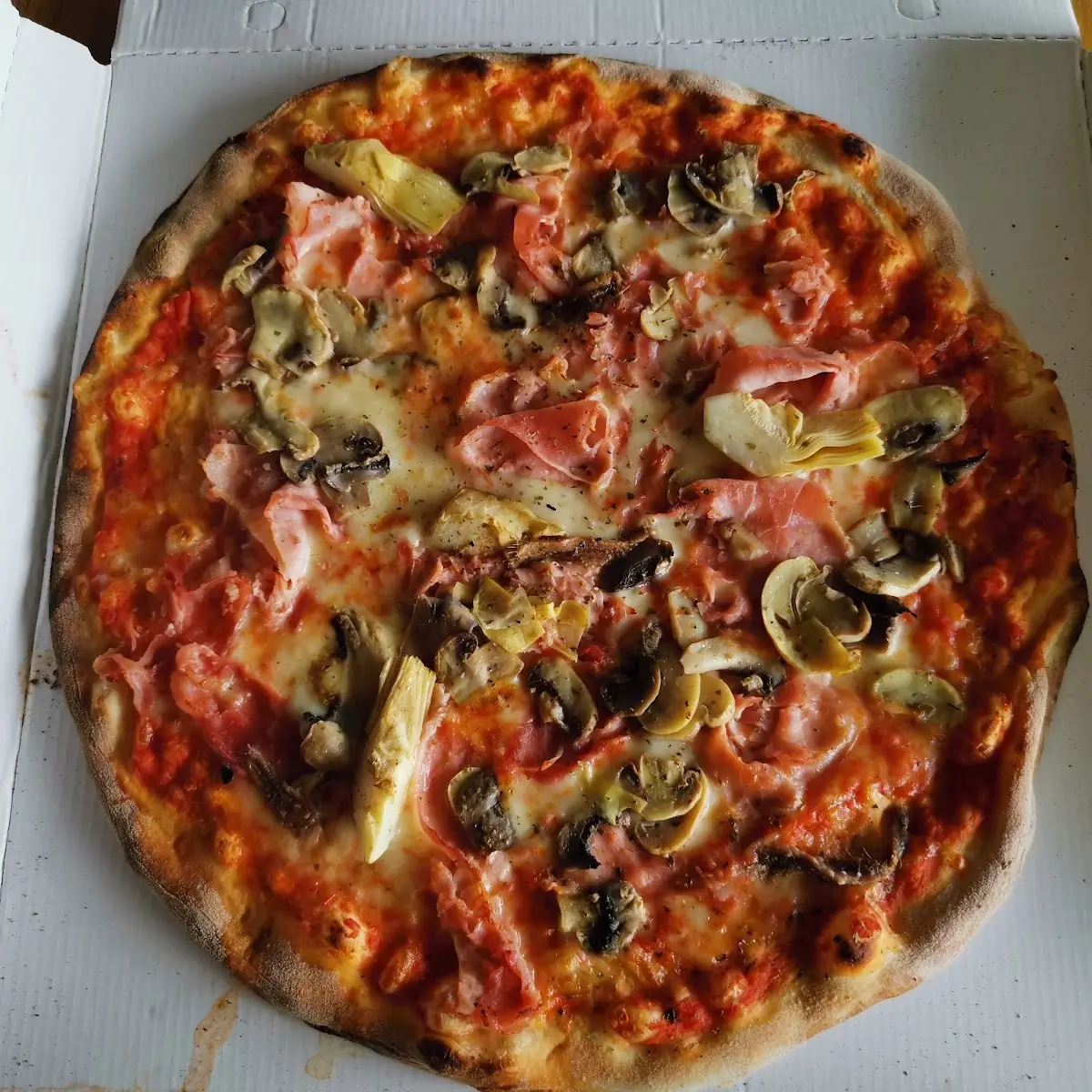 Pizza Prosciutto Funghi