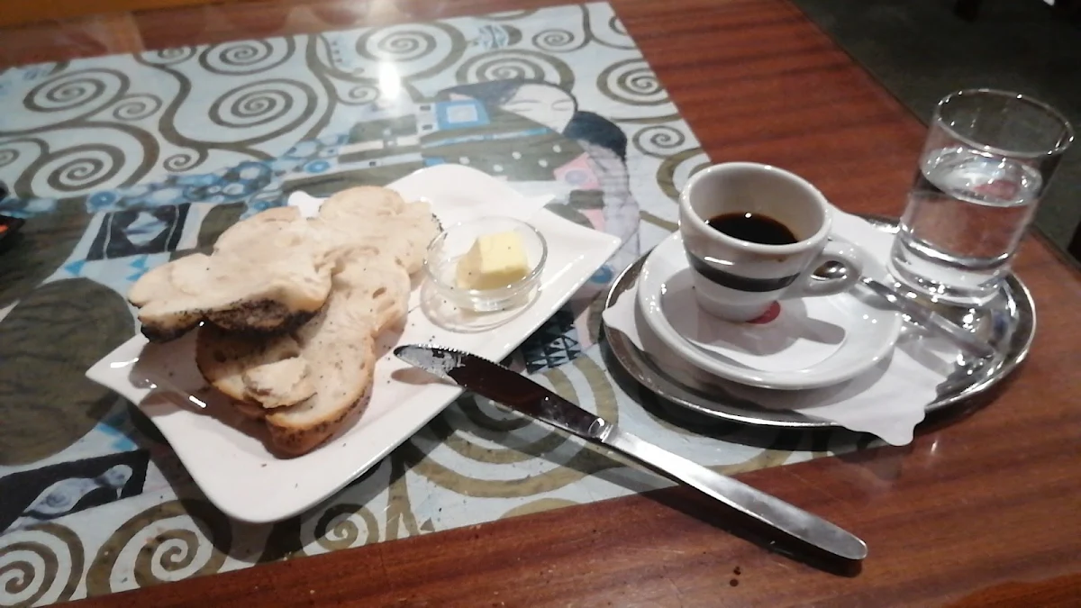 Mohnbrötchen Mit Butter