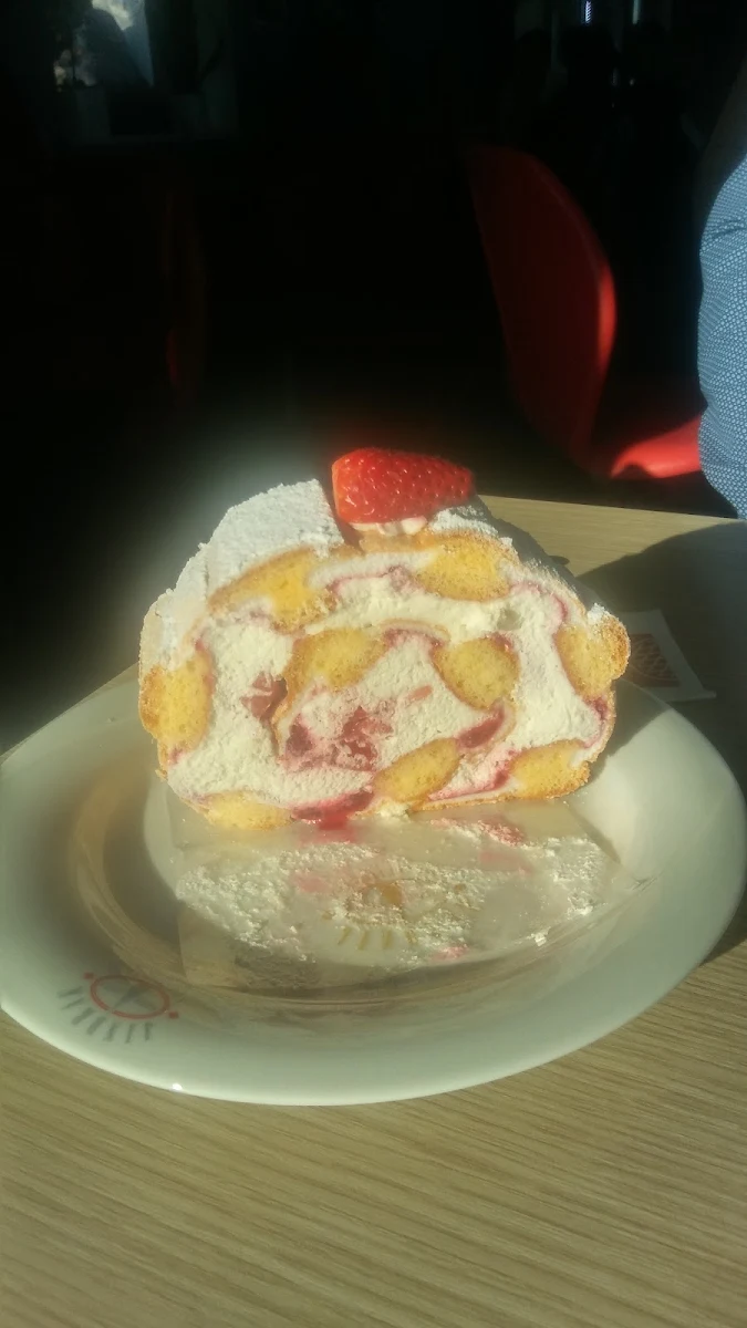 Erdbeer-sahne-rolle