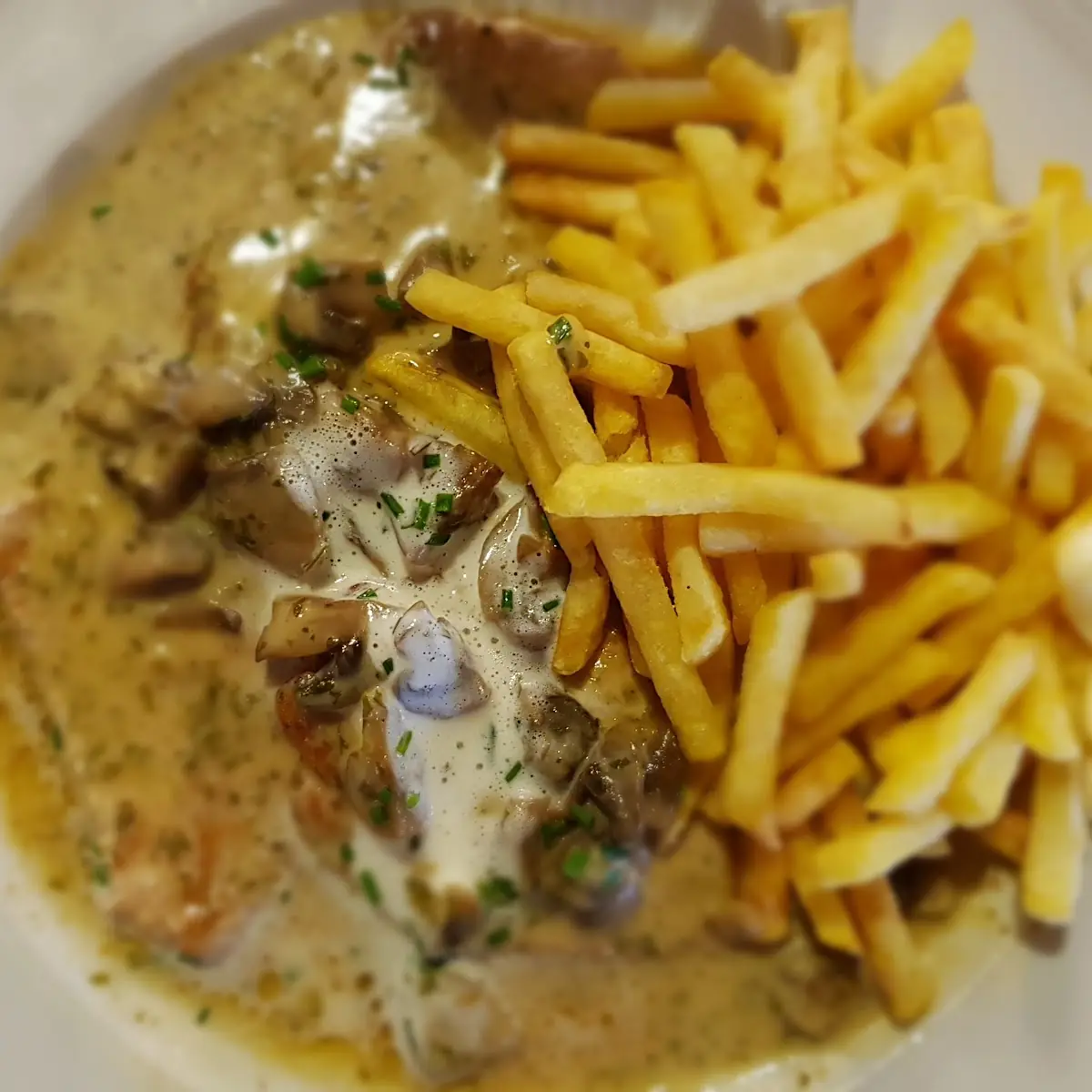 Championschnitzel Mit Pommes Frites