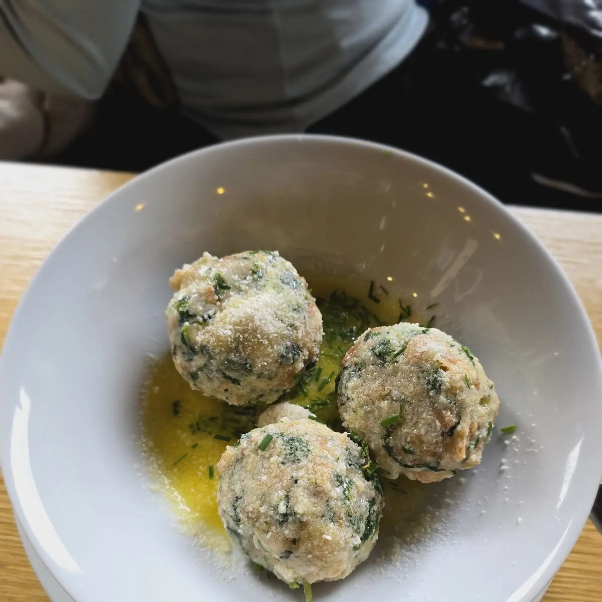 Spinarknödel Mit Grünem Salat