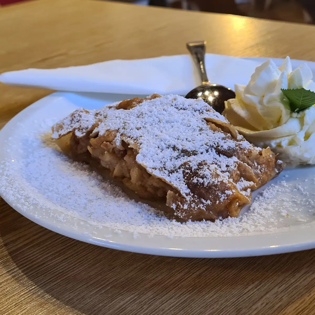 Warmer Apfelstrudel