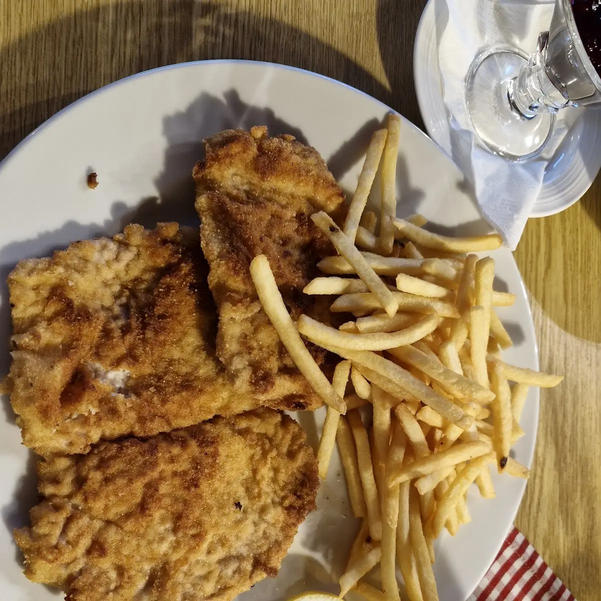 Wiener Schnitzel Mit Pommes