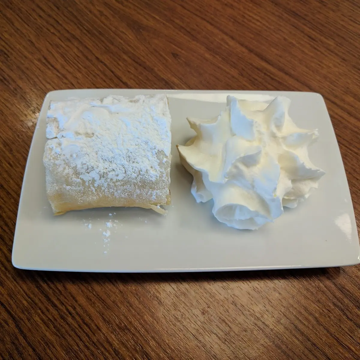 Apfelstrudel Mit Schlagobers