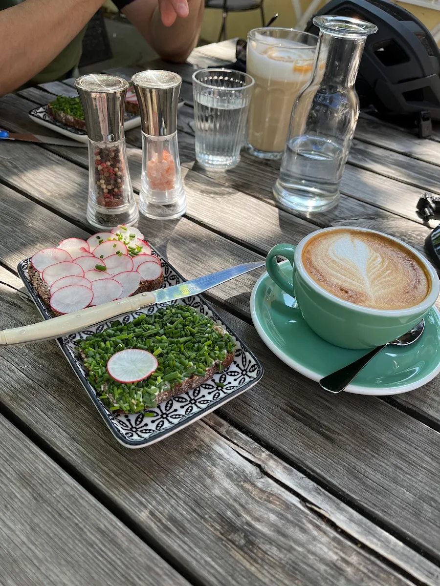 Schnittlauch- Radieschenbrot