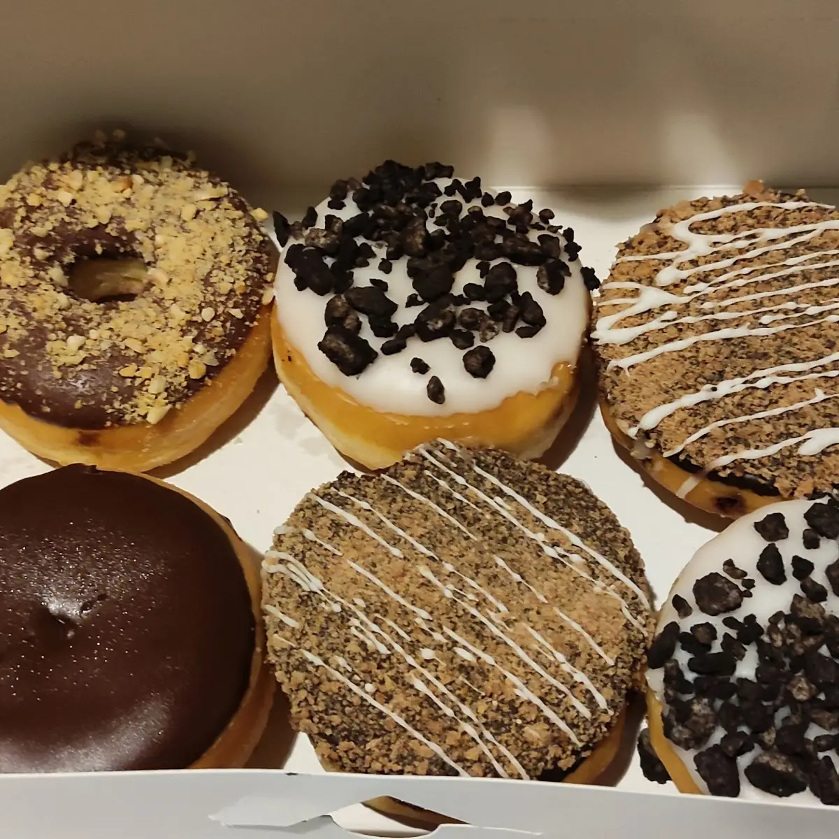 Deluxe Dark Vanilla Heaven Donut