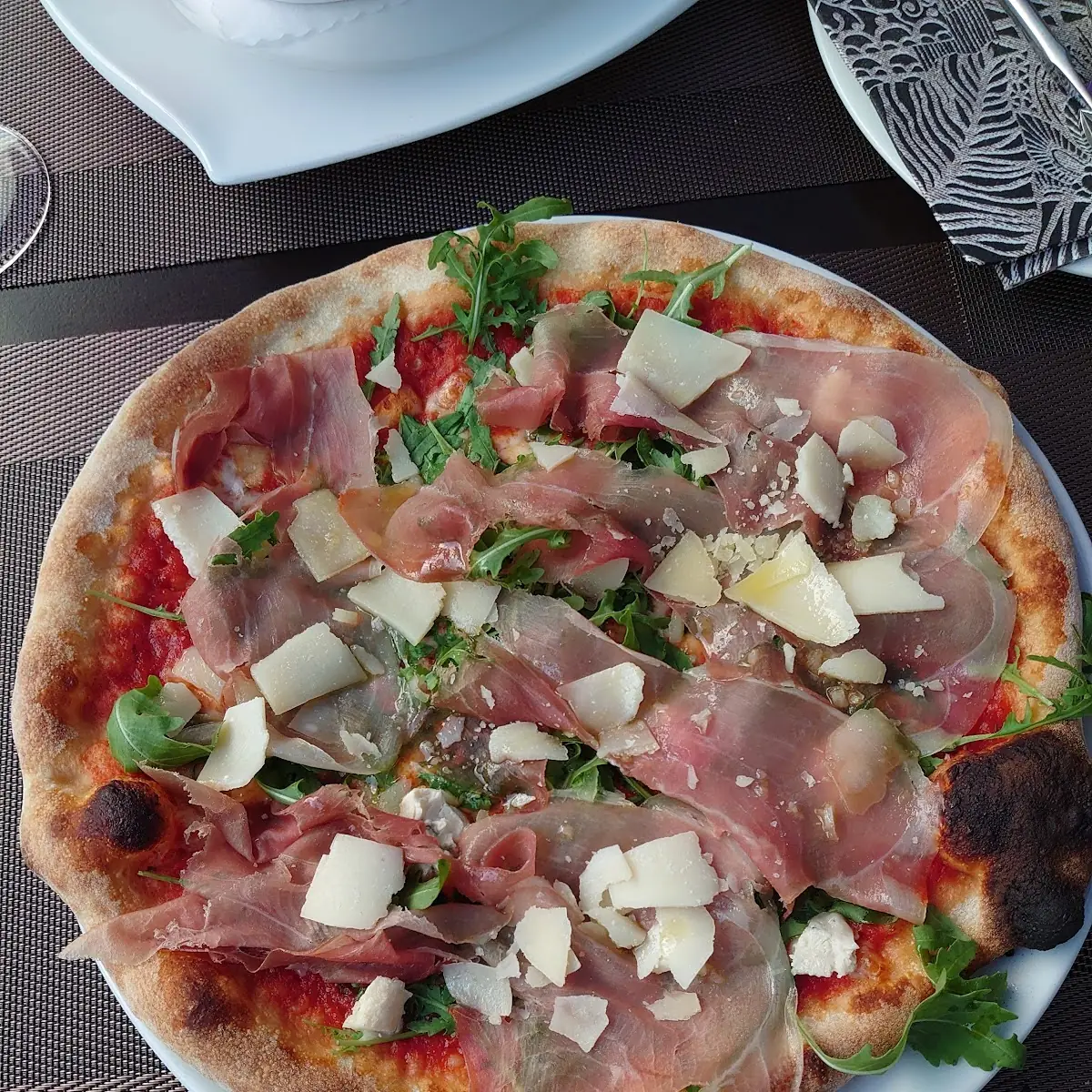 Pizza Med Parmaskinke