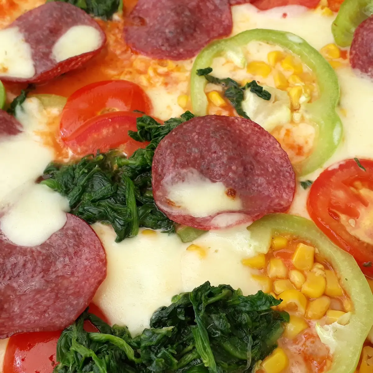 Pizza Mozzarella Mit Salami