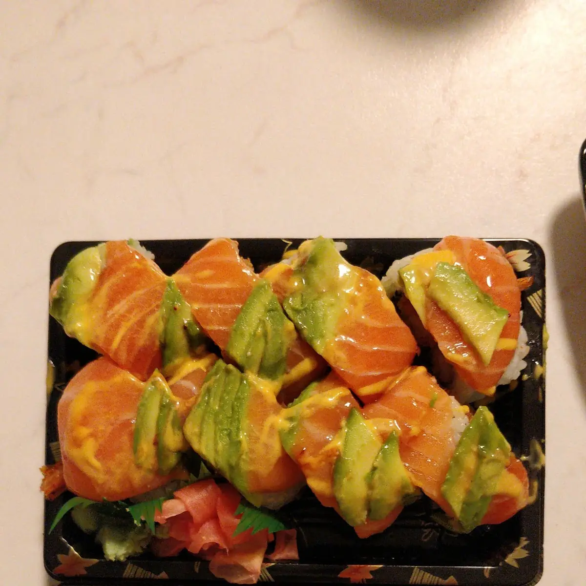Rainbow Roll Und Spicy Tuna Roll