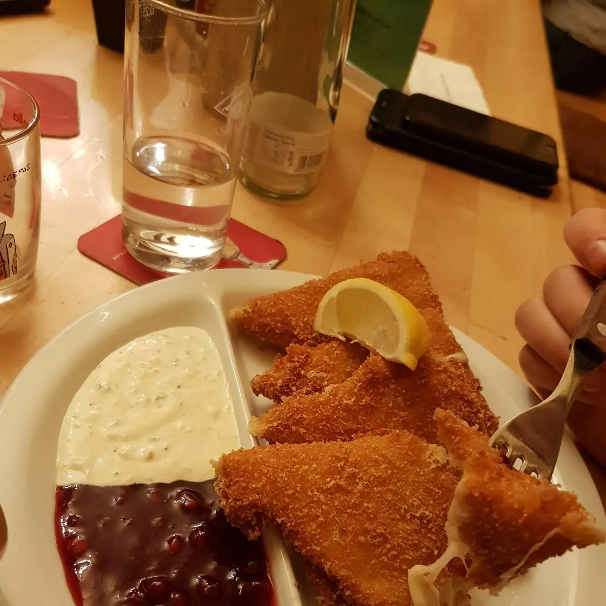 Gebackener Emmentaler Mit Preiselbeeren & Sauce Tartare