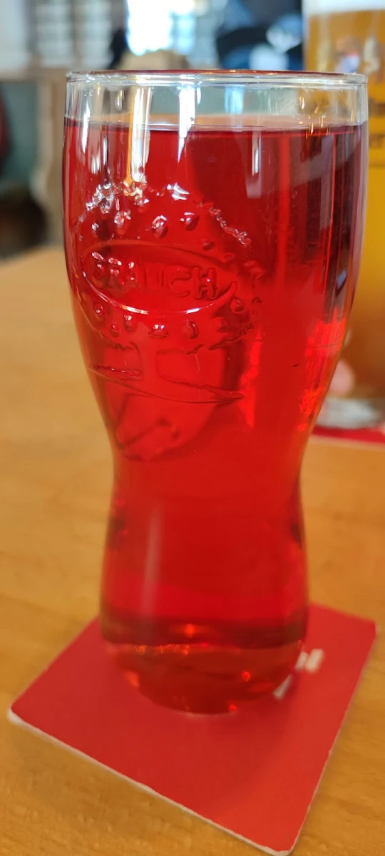 Skiwasser Wasser Mit Himbeer Sirup