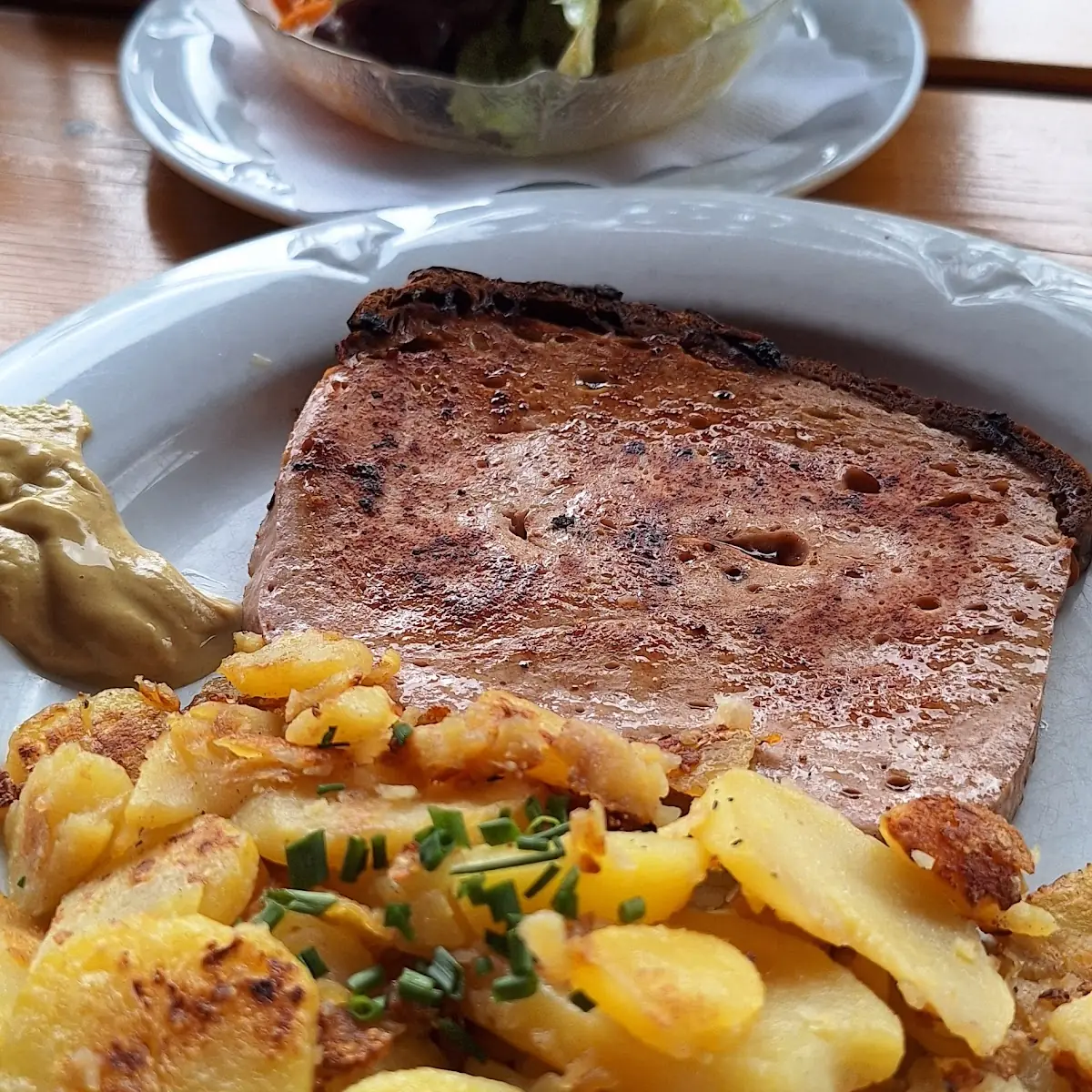 Leberkäs Mit Bratkartoffeln