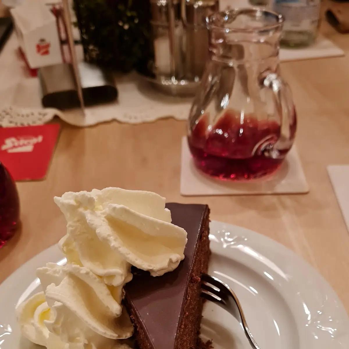 Sachertorte Mit Sahne