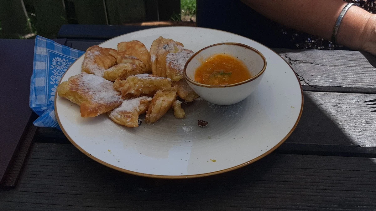 Kaiserschmarrn Mit Marillenmarmelade