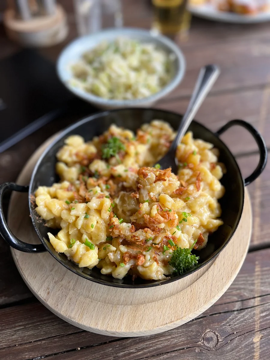 Käsespätzle Mit Krautsalat