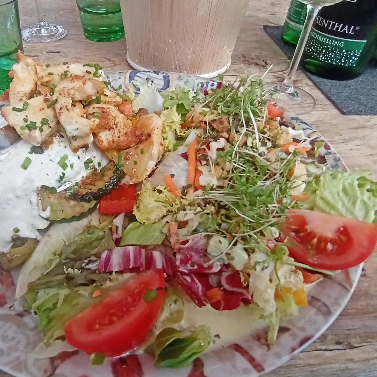 Ofenkartoffel Hühnerbruststreifen Salat