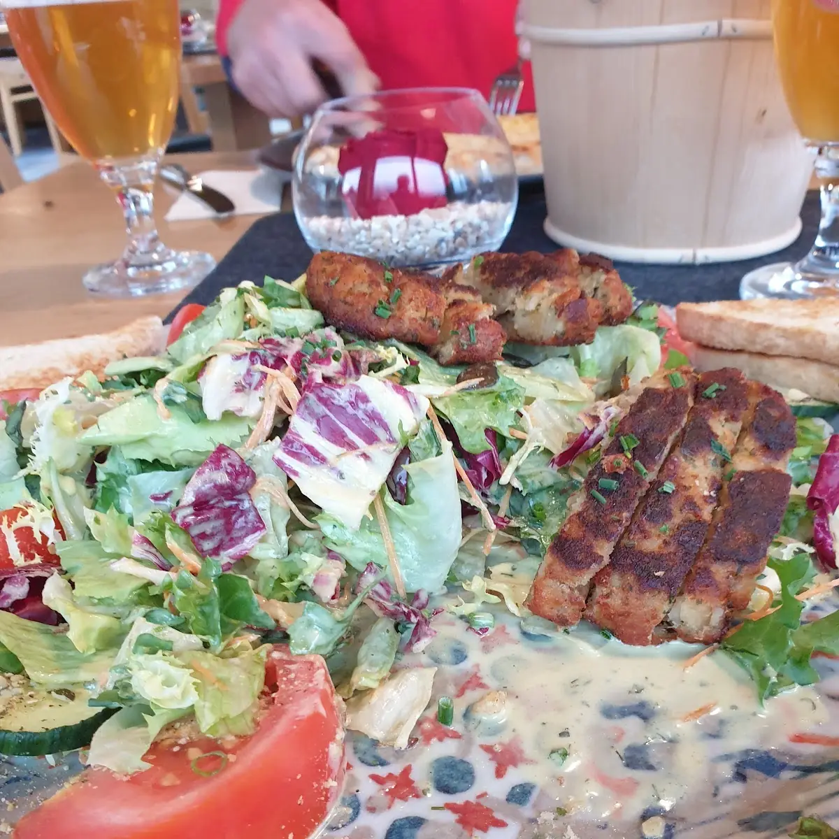 Salatteller Mit Gebratenen Klößen