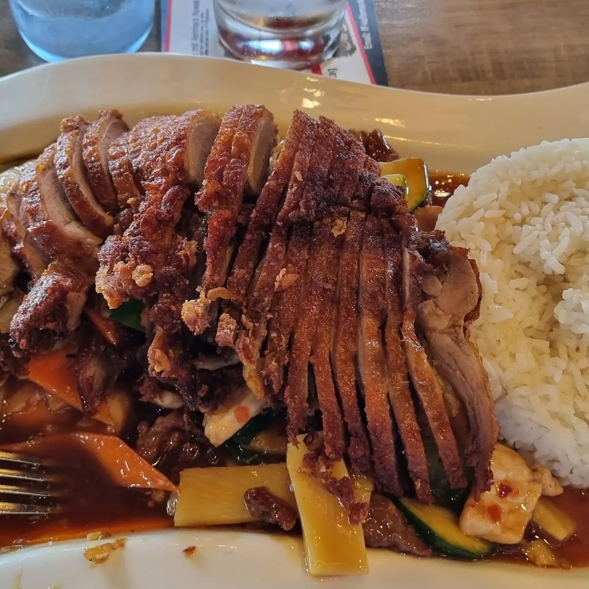 Knusprige Ente Mit Acht Schätzen Scharf