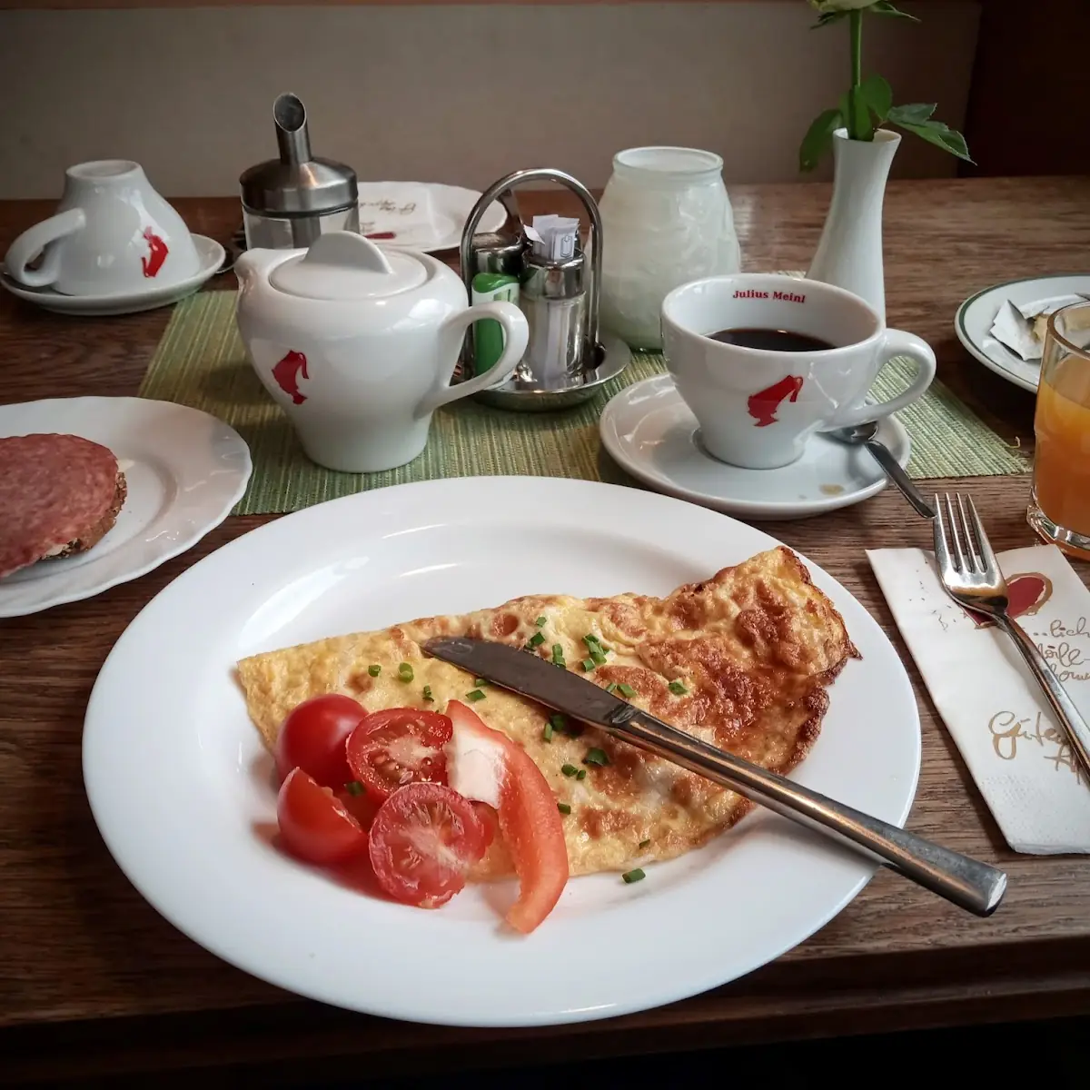 Frűhstűck Mit Omelette
