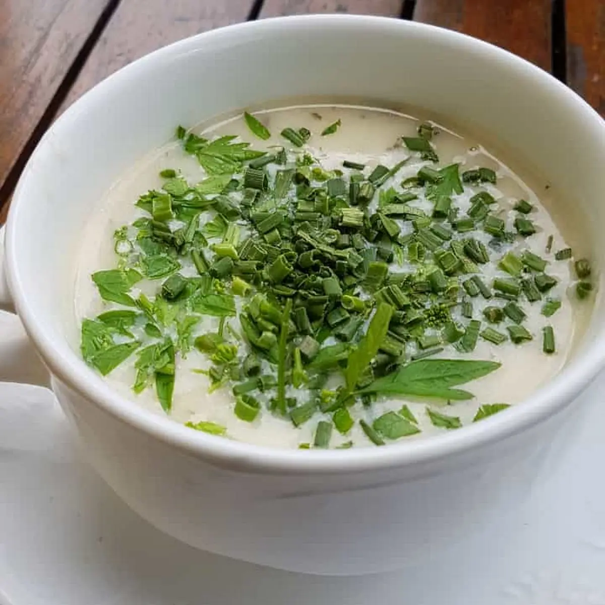 Steirische Rahmsuppe Mit Dem Frischen Kräutern