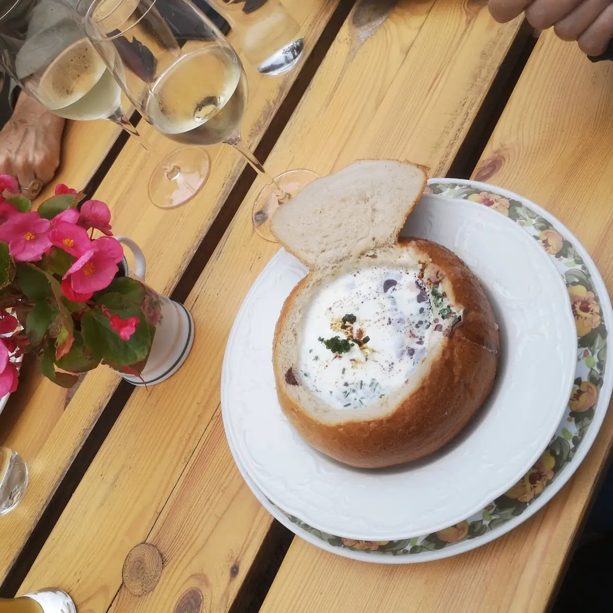 Erdäpfelsuppe Im Brotweckerl
