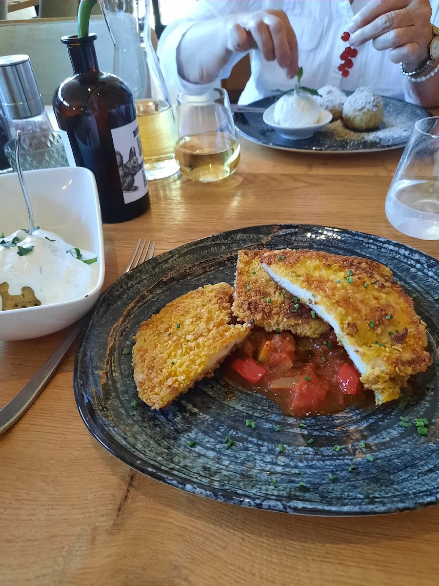 Putenbrust Mit Knuspriger Panade Und Ofenkartoffel Mit Quark