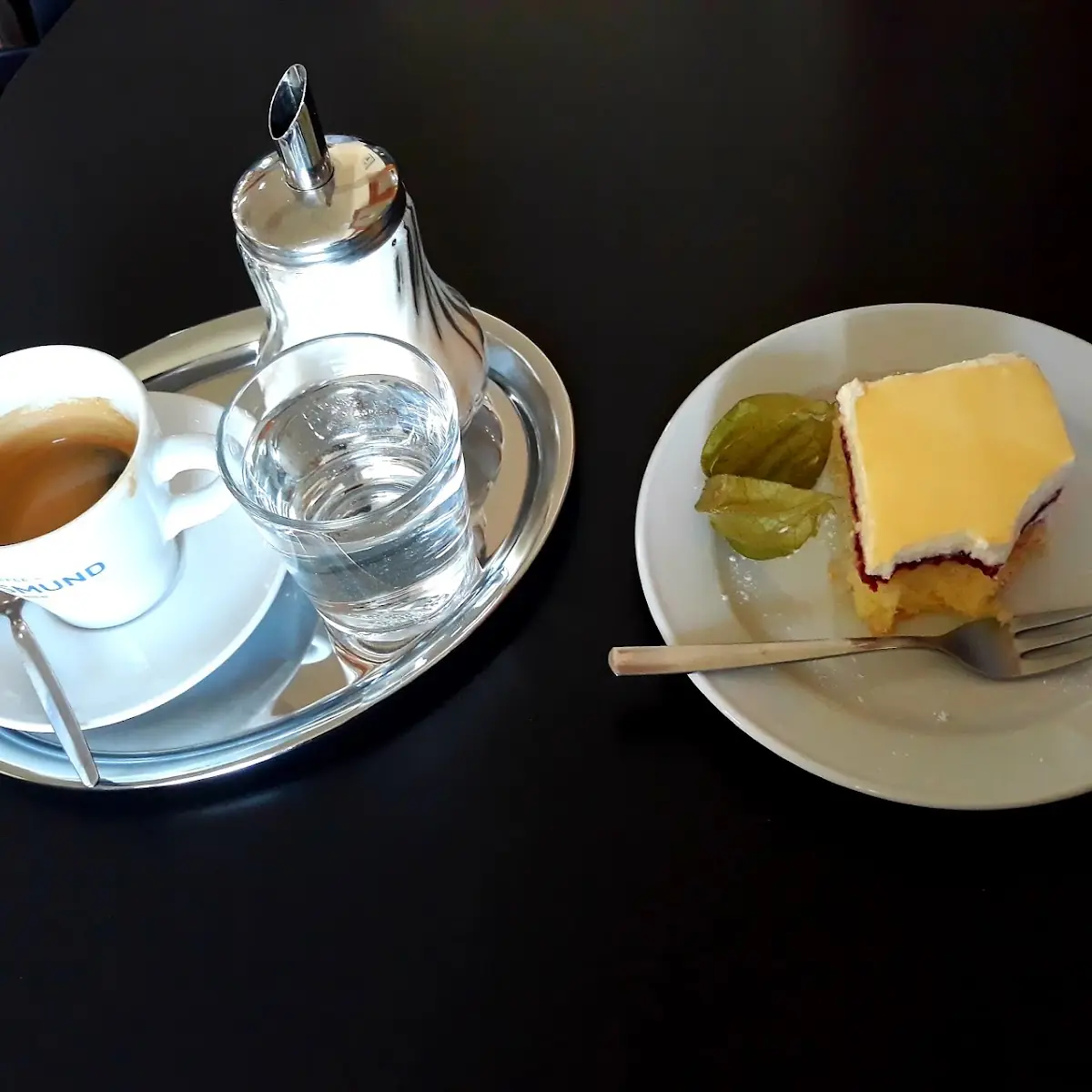 Eierlikör-himbeer-schnitte