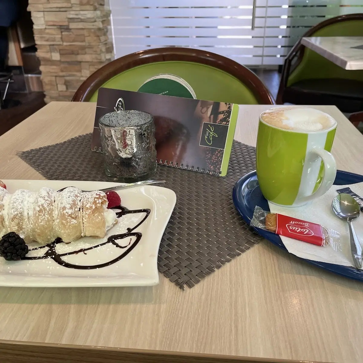 Schaumrolle Mit Cappuccino