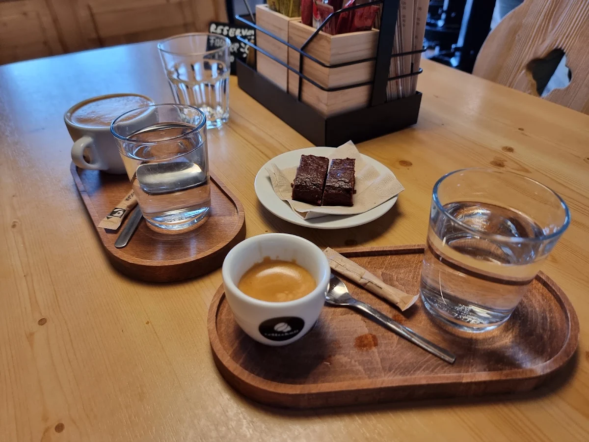 Brownie Mit Espresso Und Latte Macchiato