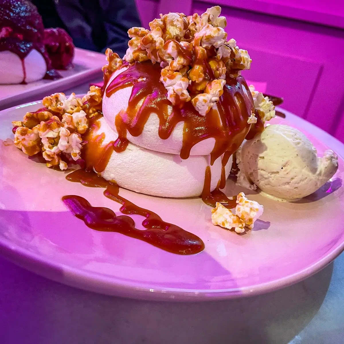 Caramel Popcorn Mit Karamellsauce Popcorn Und Eis