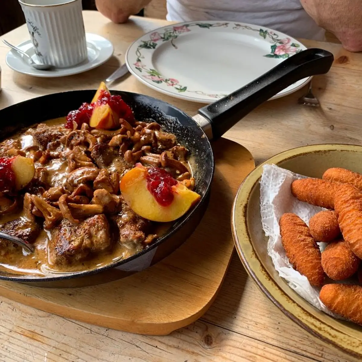 Schweinelendchen Mit Schwammerln Und Kroketten