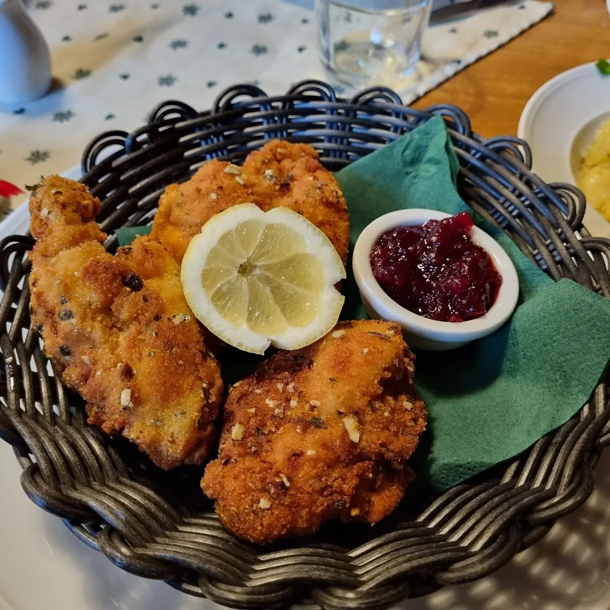 Backhendl Im Korb