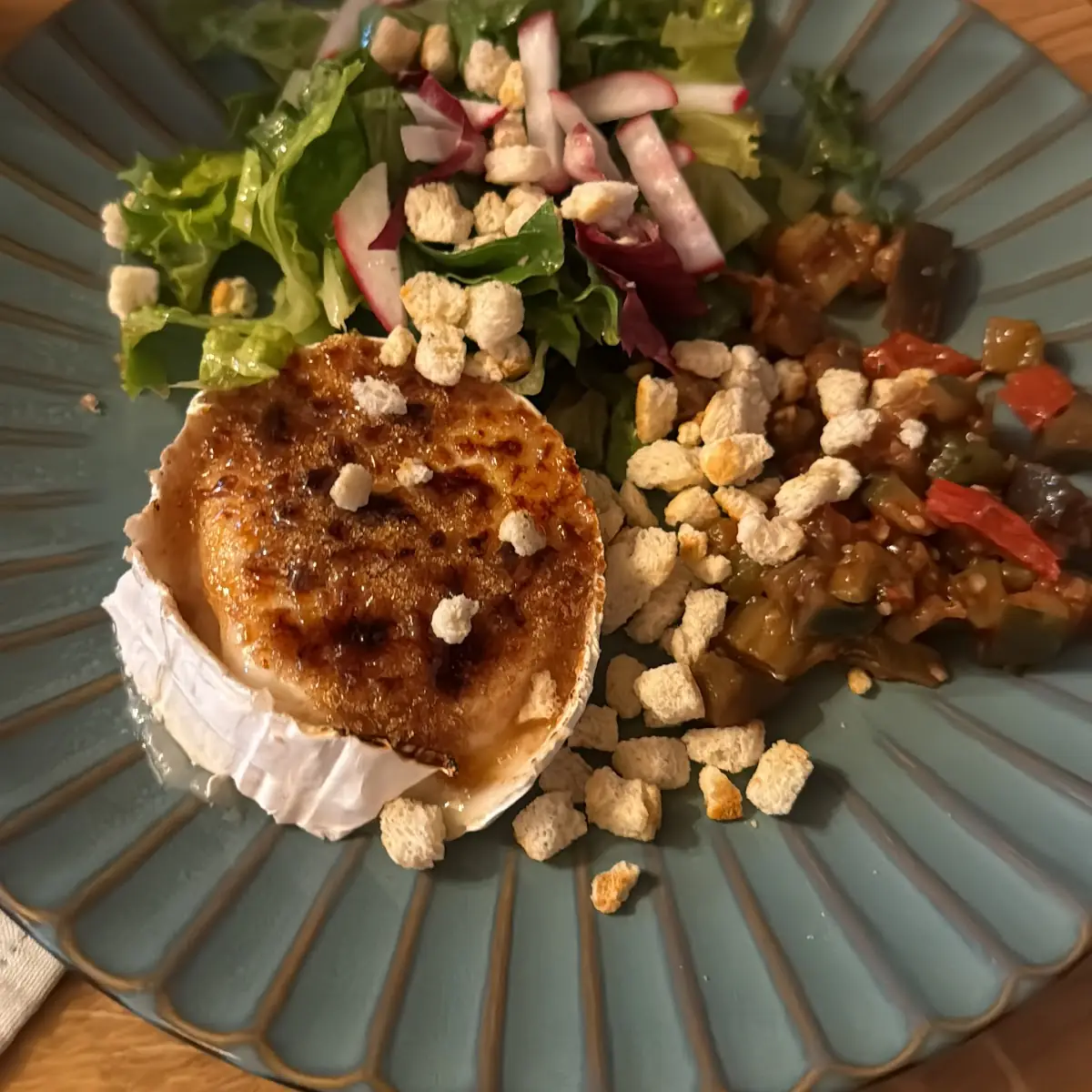 Kaspressknödel Auf Salat