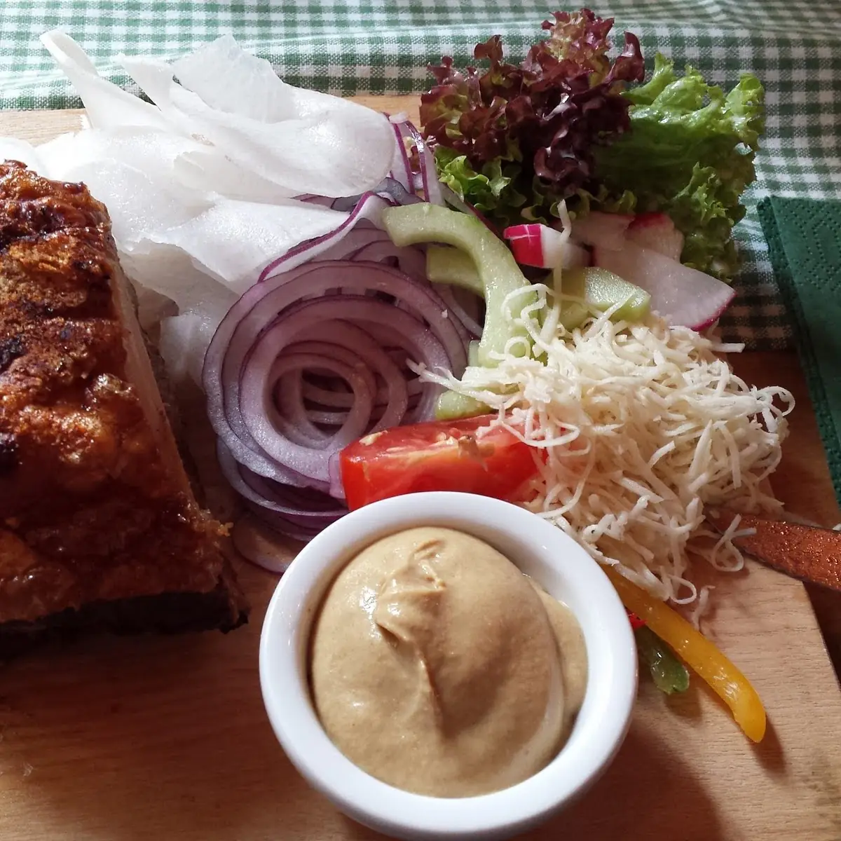 Lauwarmer Schweinsbraten