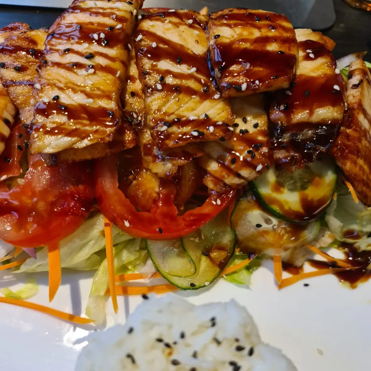 Lachsfilet Mit Gemischter Salat