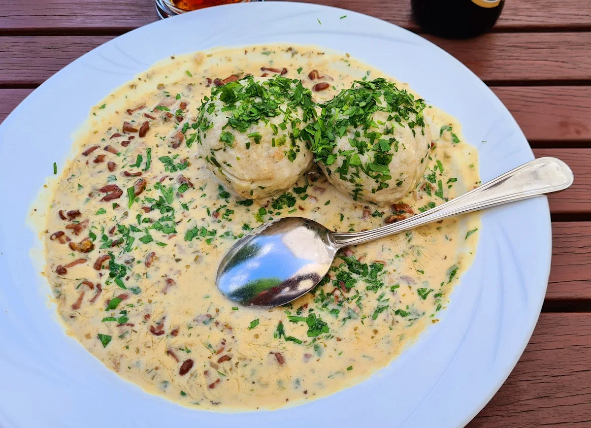 Eierschwammerlsauce Mit Semmelknödel