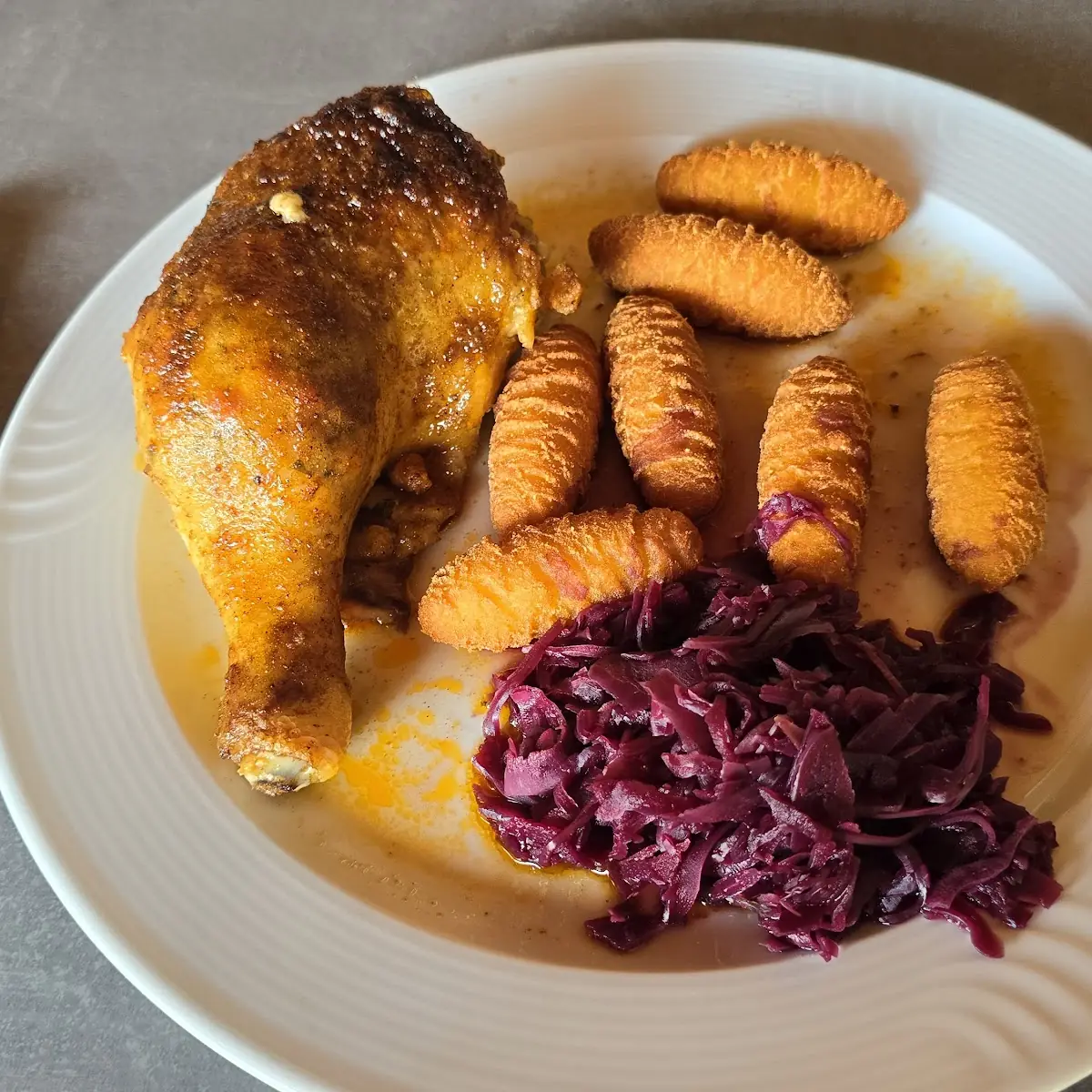 Gefüllte Hühnerkeule