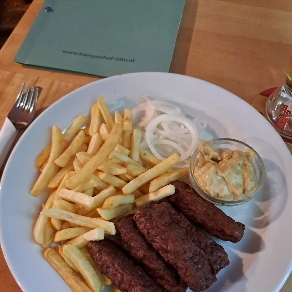 Cevapcice Mit Pommes Und Zwiebelsenf