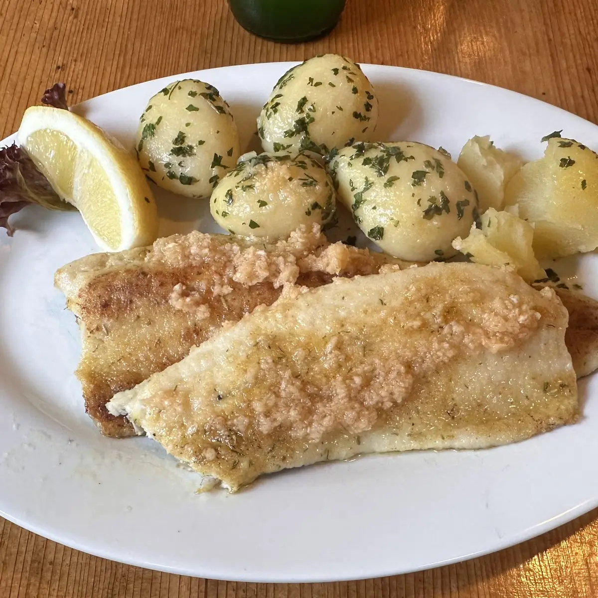 Forellenfilet Gebraten Mit Knoblauch, Zur Fischerhütte bei der Klause