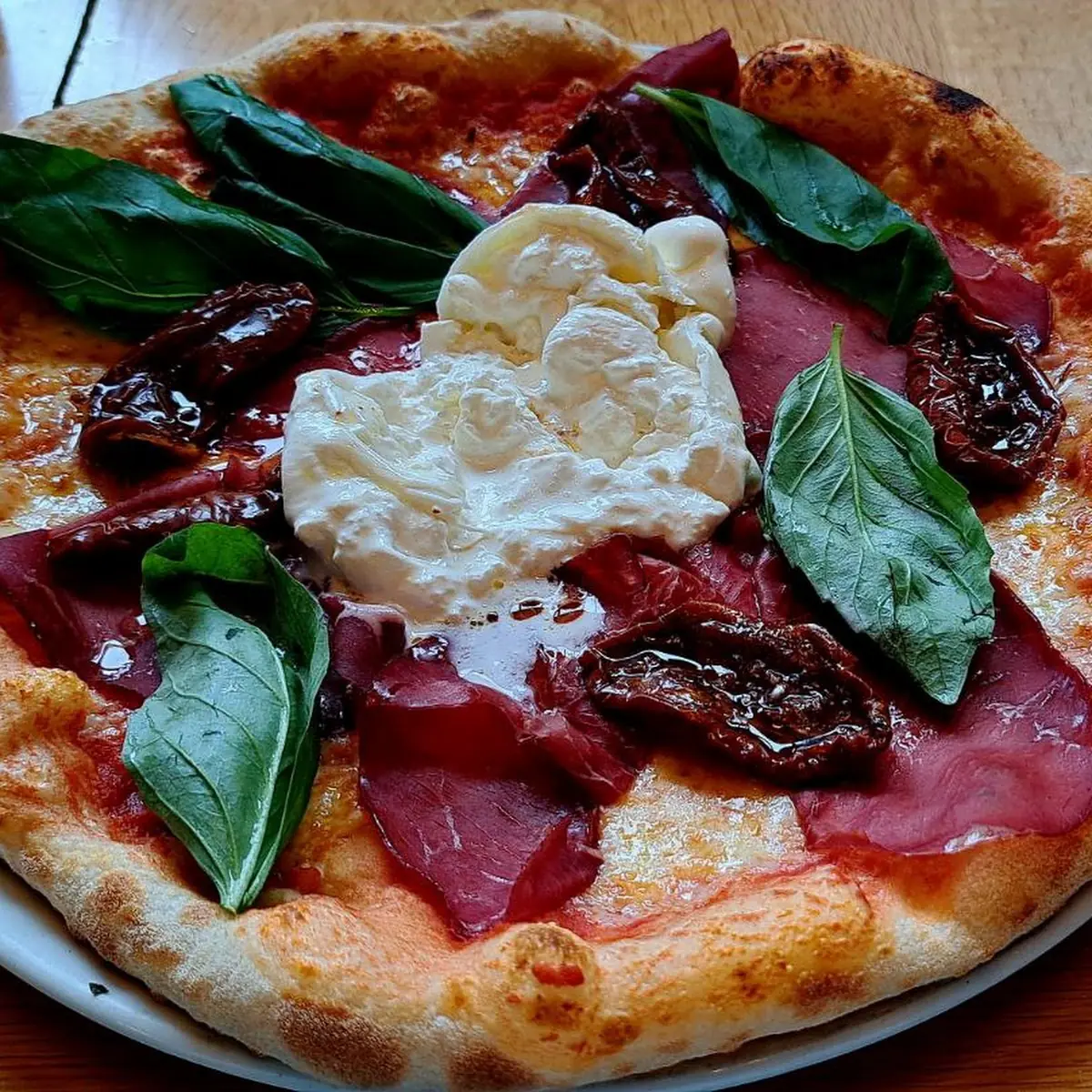 Pizza Burrata Und Bresaola